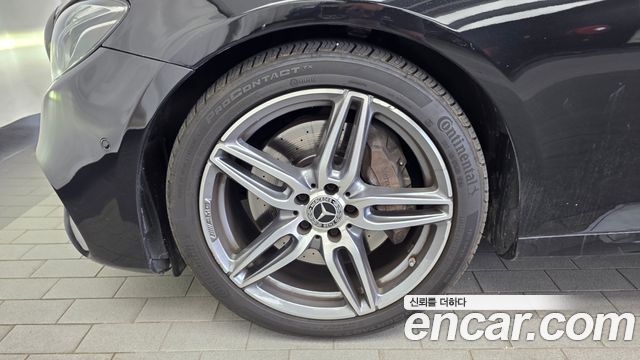 Mercedes-Benz E-Class W213 E300 AMG Line - фото 4