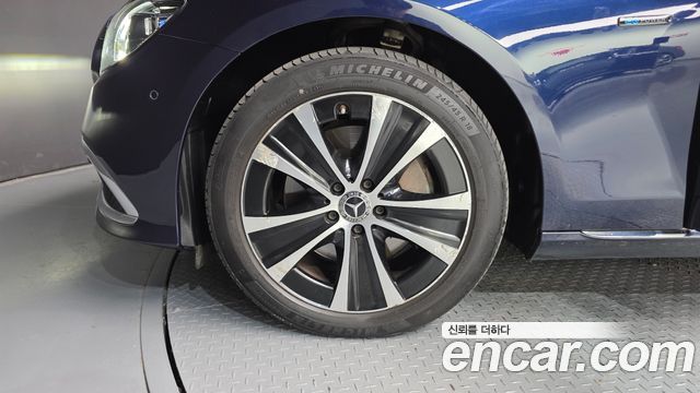 Mercedes-Benz E-Class W213 E300e 4MATIC Exclusive - фото 4
