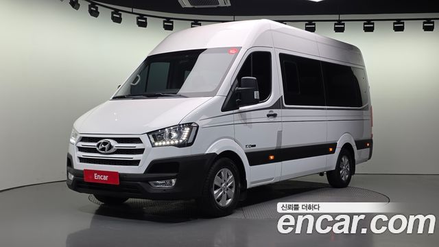 Hyundai Solati 15-seater Luxury - фото 0