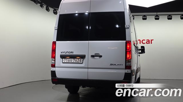 Hyundai Solati 15-seater Luxury - фото 1