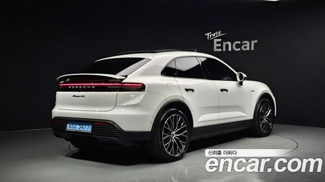 Porsche Macan EV 4S - фото 1