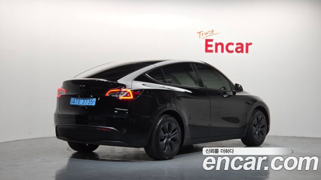 Tesla Model Y RWD - фото 1
