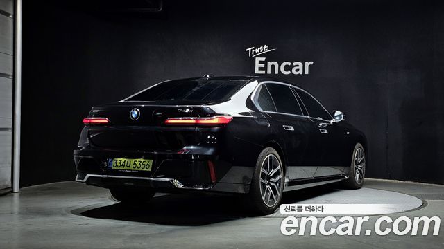 BMW 7-Series G70 740d xDrive M Sport - фото 1