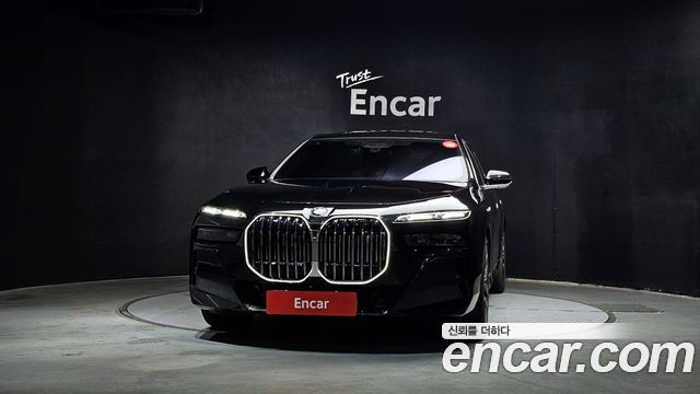BMW 7-Series G70 740d xDrive M Sport - фото 2
