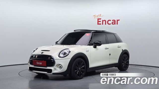 Mini Cooper 5Door HIGH 3rd - фото 0