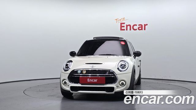 Mini Cooper 5Door HIGH 3rd - фото 2