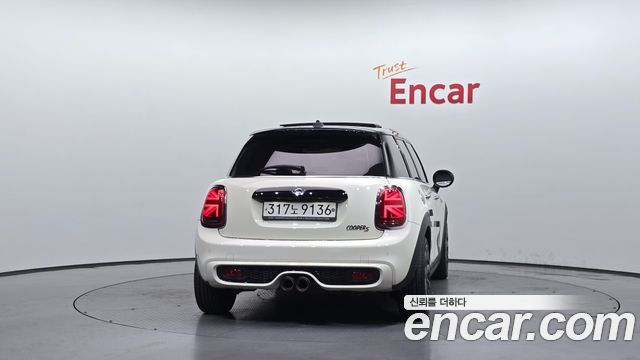 Mini Cooper 5Door HIGH 3rd - фото 3