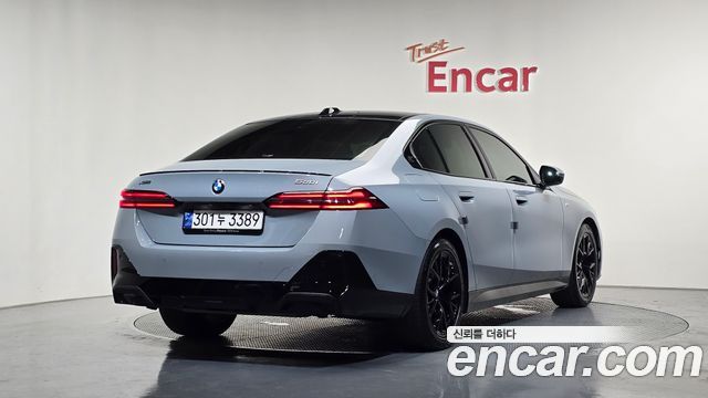 BMW 5-Series G60 520i Special Edition - фото 1