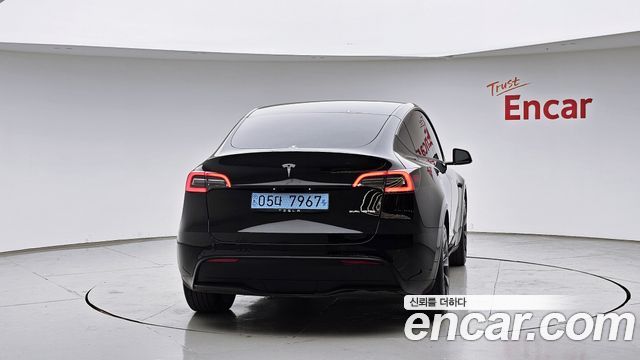 Tesla Model Y Long Range AWD - фото 3