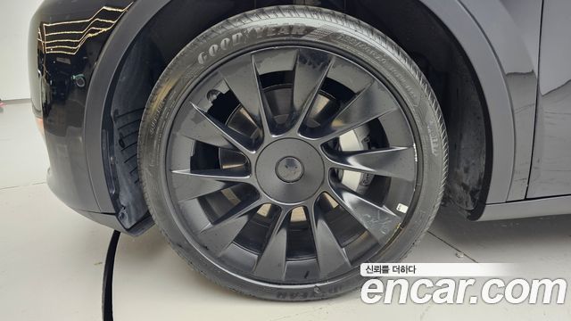Tesla Model Y Long Range AWD - фото 4