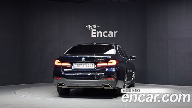 BMW 5-Series G30 520i M Sport - фото 3