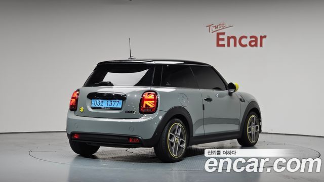 Mini Cooper SE Electric 3rd - фото 0