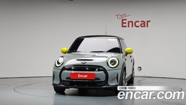 Mini Cooper SE Electric 3rd - фото 1