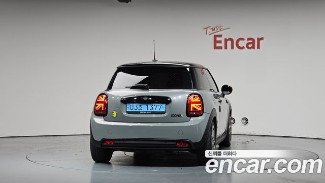 Mini Cooper SE Electric 3rd - фото 2