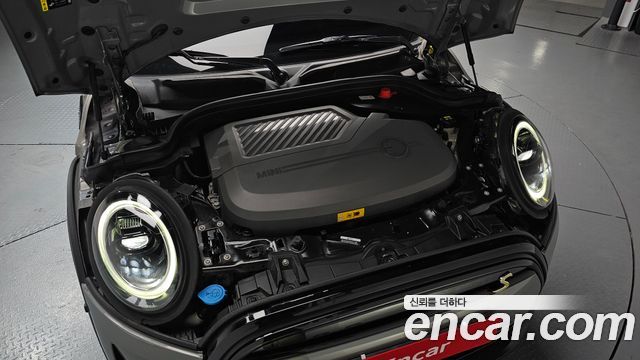 Mini Cooper SE Electric 3rd - фото 4
