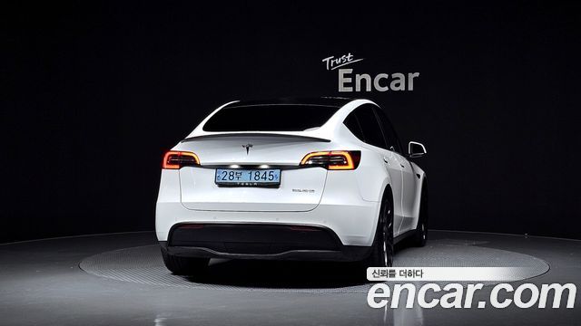 Tesla Model Y Performance AWD - фото 3