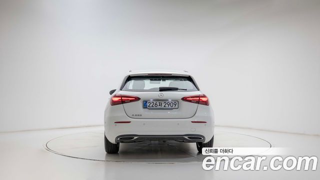 Mercedes-Benz A-Class W177 A220 Hatchback - фото 3