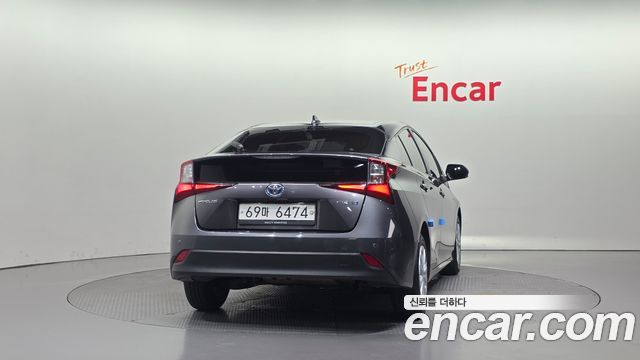 Toyota Prius 4-го поколения 1.8 - фото 3