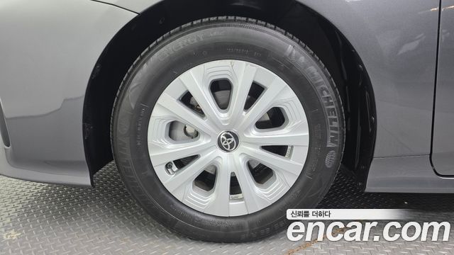 Toyota Prius 4-го поколения 1.8 - фото 4