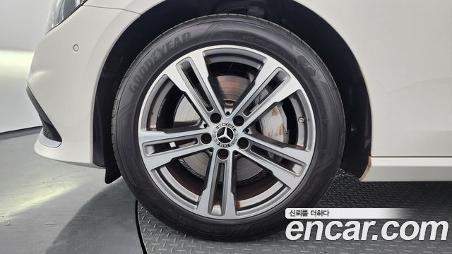 Mercedes-Benz E-Class W213 E350 4MATIC Avantgarde - фото 4