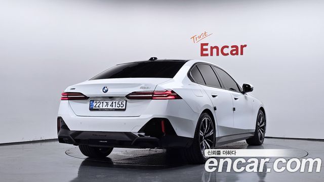 BMW 5-Series G60 530i xDrive M Sport - фото 1