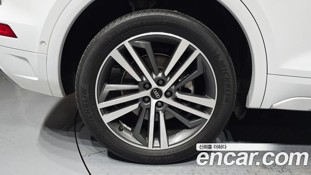 Audi Q5 FY 45 TFSI Quattro Premium - фото 4