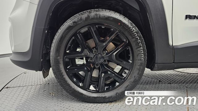 Jeep Renegade 1.3 Limited - фото 3