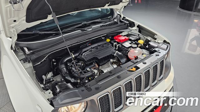 Jeep Renegade 1.3 Limited - фото 4