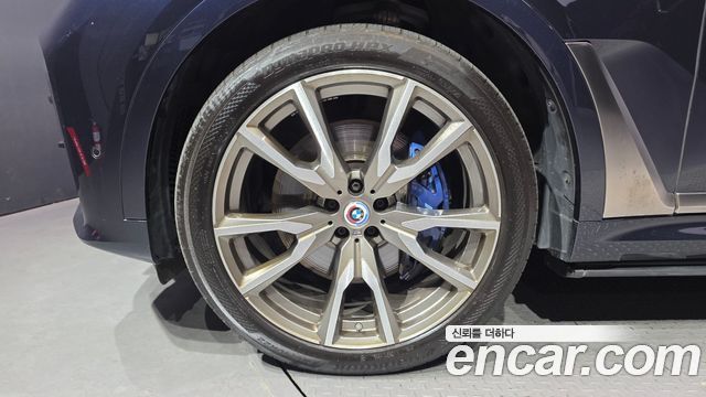 BMW X7 G07 M50i 6STR - фото 3