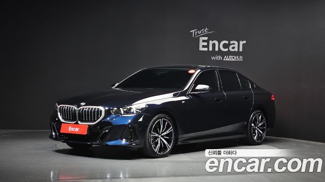 BMW 5-Series G60 530i xDrive M Sport - фото 0