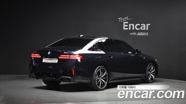 BMW 5-Series G60 530i xDrive M Sport - фото 1