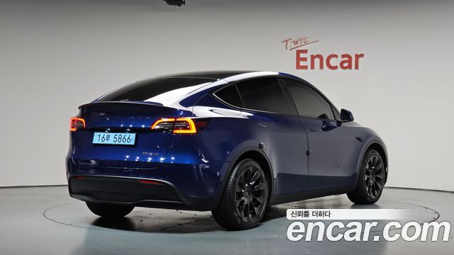 Tesla Model Y Long Range AWD - фото 1