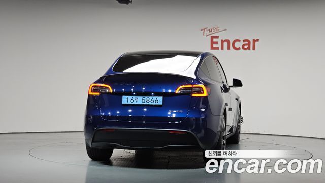 Tesla Model Y Long Range AWD - фото 3