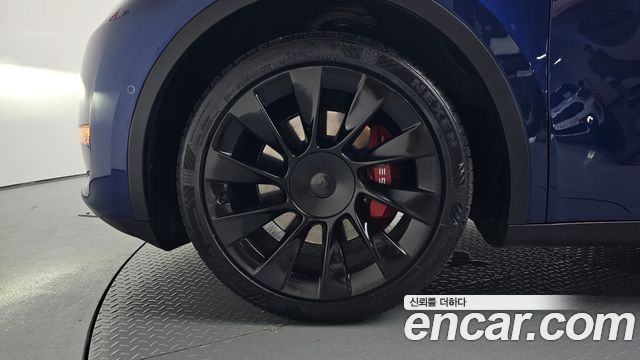 Tesla Model Y Long Range AWD - фото 4