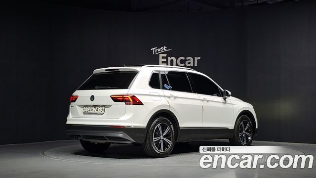 Volkswagen Tiguan 2-го поколения 2.0 TDI Prestige - фото 1