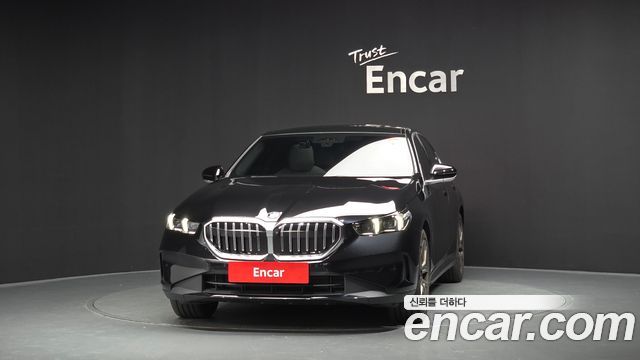 BMW 5-Series G60 520i - фото 2