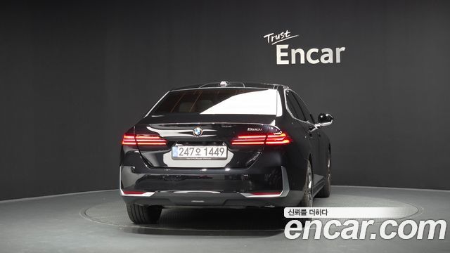 BMW 5-Series G60 520i - фото 3