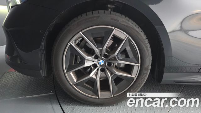 BMW 5-Series G60 520i - фото 4
