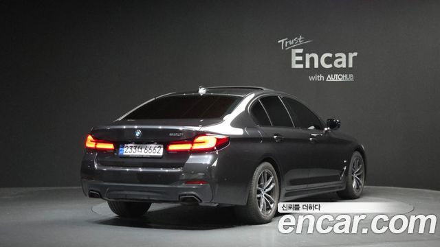BMW 5-Series G30 520i M Sport - фото 1