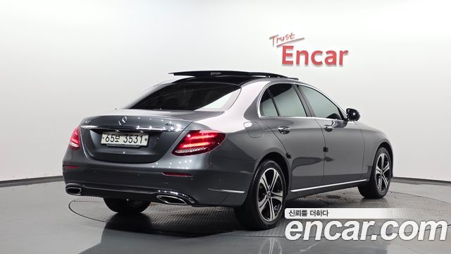Mercedes-Benz E-Class W213 E300 Exclusive - фото 0