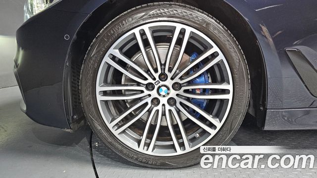 BMW 5-Series G30 530i M Sport Package Plus - фото 3