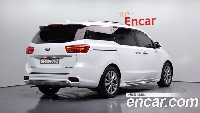 Kia Carnival Новый Gasoline 7-Seater Limousine President - фото 1