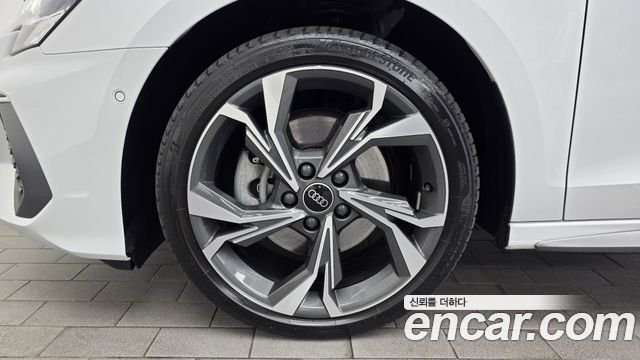 Audi A3 40 TFSI - фото 3