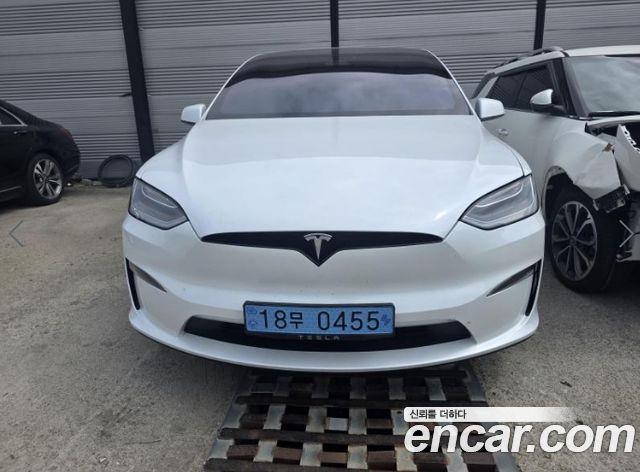 Tesla Model X AWD - фото 0