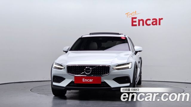 Volvo V60 2-го поколения B5 Pro AWD - фото 2