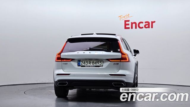 Volvo V60 2-го поколения B5 Pro AWD - фото 3