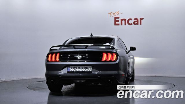 Ford Mustang Coupe - фото 3