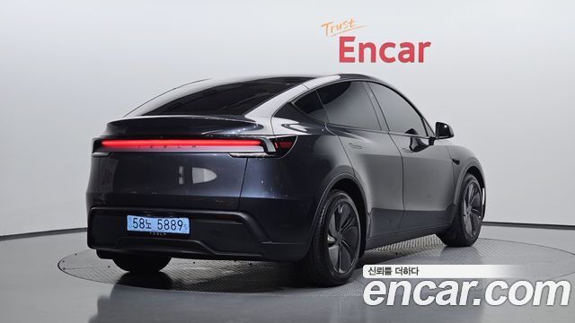 Tesla Model Y RWD - фото 1
