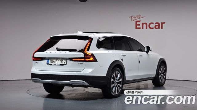 Volvo V90 B5 Pro AWD - фото 0