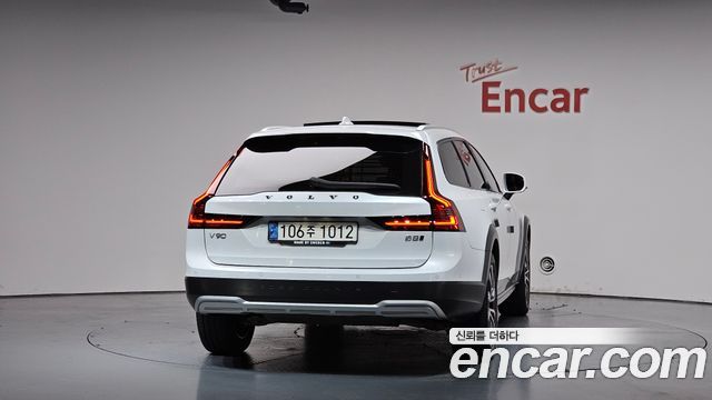 Volvo V90 B5 Pro AWD - фото 2